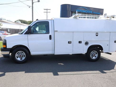 Used 2021 GMC Savana 3500 w/ Power Convenience Package RWD image 2