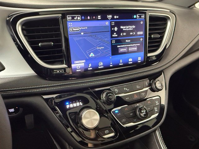 Used 2025 Chrysler Pacifica Limited FWD image 28