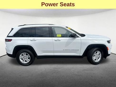 Used 2023 Jeep Grand Cherokee Laredo w/ Luxury Tech Group I AWD/4WD image 12