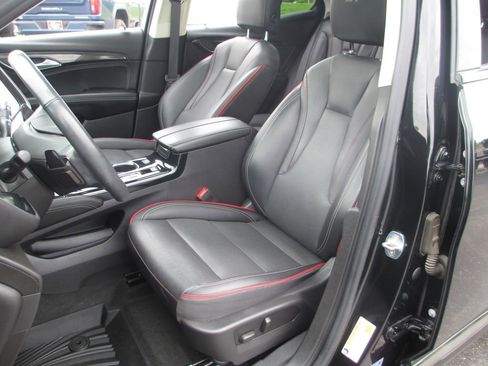 Used 2022 Buick Envision Essence w/ Sport Touring Package FWD image 20