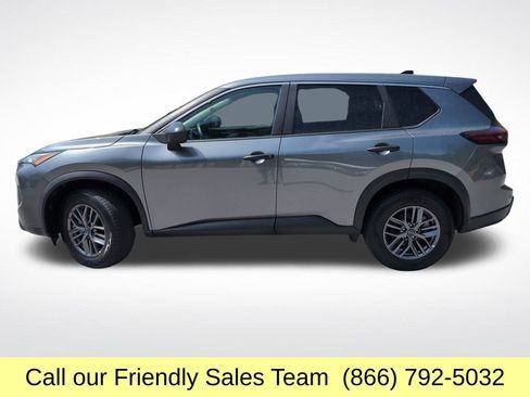 Used 2024 Nissan Rogue S AWD/4WD image 2