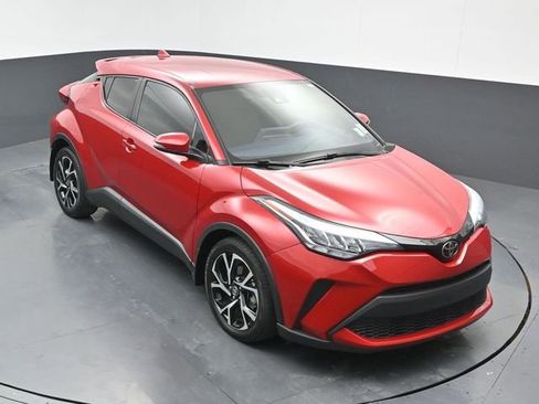 Used 2022 Toyota C-HR XLE image 9
