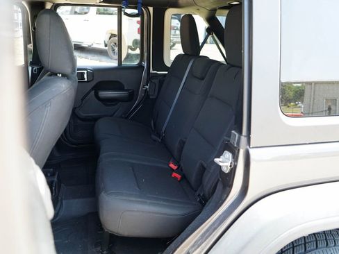 Used 2018 Jeep Wrangler Unlimited Sport S AWD/4WD image 9