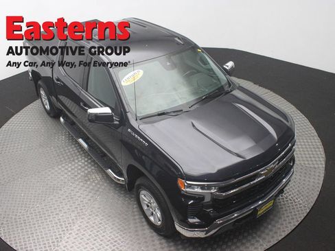 Used 2022 Chevrolet Silverado 1500 LT w/ Convenience Package II AWD/4WD image 3