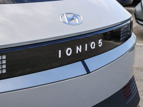 Used 2024 Hyundai Ioniq 5 SE RWD image 12