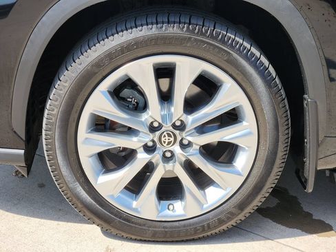 Used 2024 Toyota Highlander Limited AWD/4WD image 10