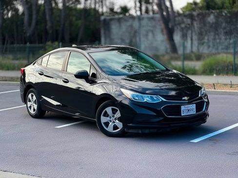 Used 2017 Chevrolet Cruze LS FWD image 3