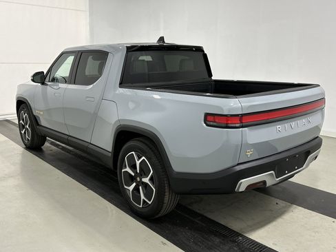 Used 2022 Rivian R1T Adventure image 3