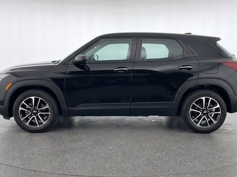 Used 2025 Chevrolet TrailBlazer LT w/ Driver Confidence Package AWD/4WD image 5