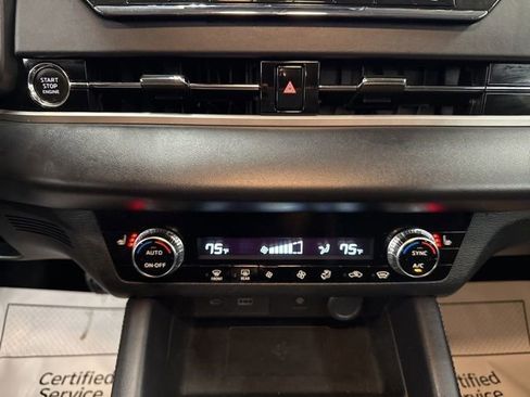 Used 2024 Mitsubishi Outlander SE AWD/4WD image 16