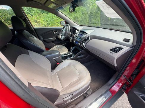 Used 2012 Hyundai Tucson Limited FWD image 16