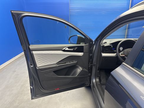 Used 2023 Volkswagen Taos S w/ Driver Assistance Package FWD image 9