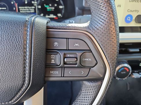 Used 2024 Toyota Tacoma TRD Off-Road image 18