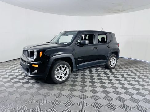 Used 2023 Jeep Renegade Latitude AWD/4WD image 4