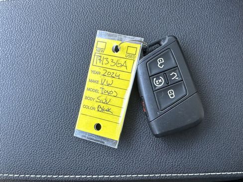 Used 2024 Volkswagen Taos SE w/ Panoramic Sunroof Package image 35