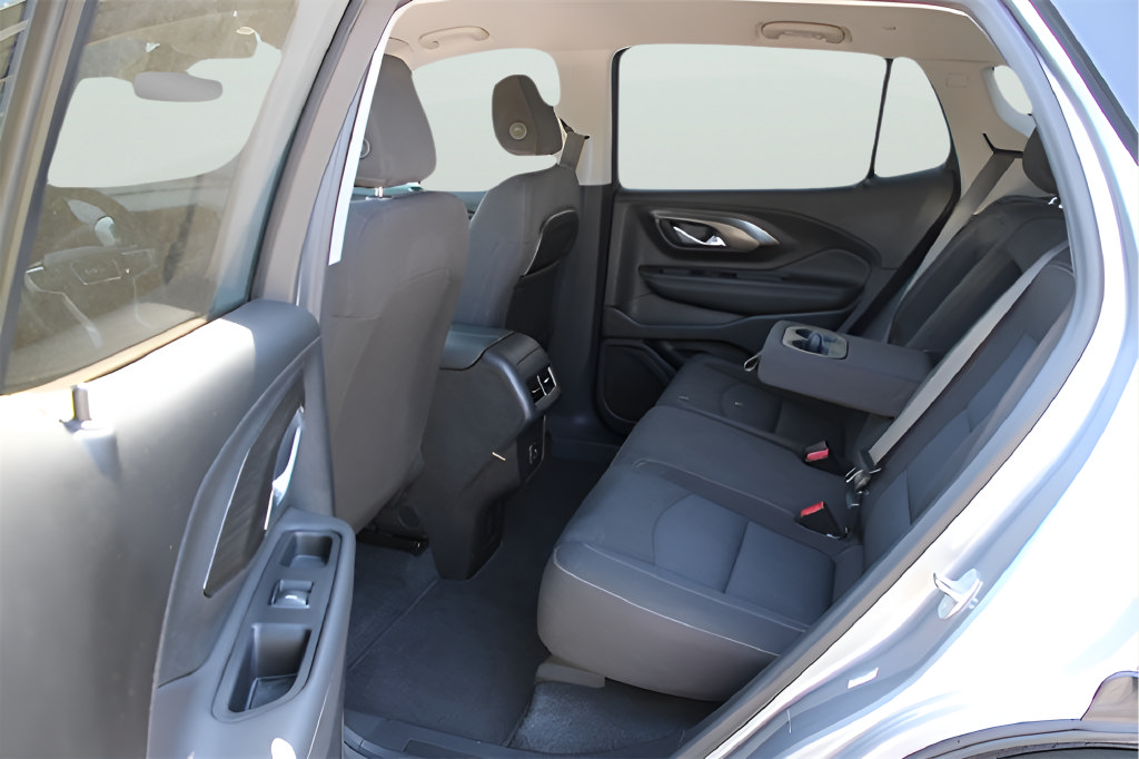 Used 2023 GMC Terrain SLE w/ Driver Convenience Package FWD image 14