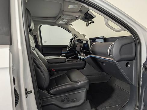Certified 2025 Ford Expedition Max Platinum AWD/4WD image 9