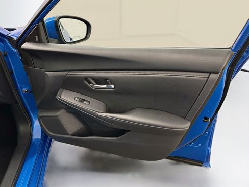 Used 2025 Nissan Sentra SV FWD image 32