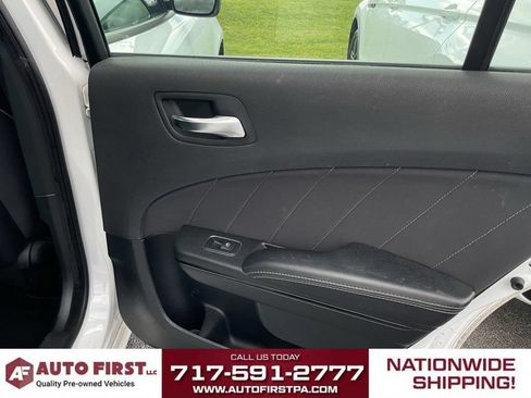Used 2019 Dodge Charger SXT w/ Blacktop Package AWD/4WD image 13