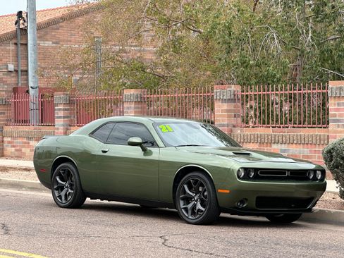 Used 2021 Dodge Challenger SXT w/ Blacktop Package image 8