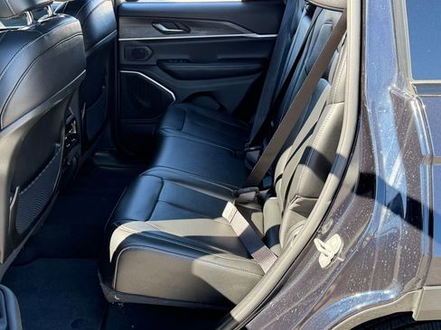 Certified 2024 Jeep Grand Cherokee Limited w/ Black Appearance Package image 20