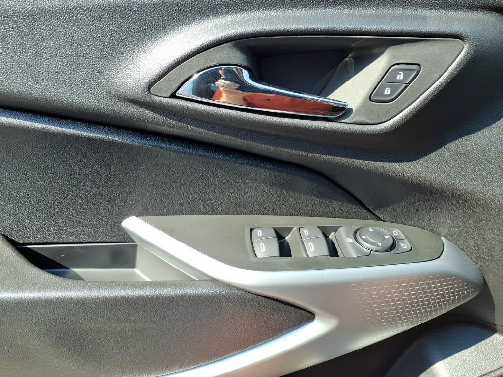 New 2026 Chevrolet Trax LS w/ LS Convenience Package FWD image 14