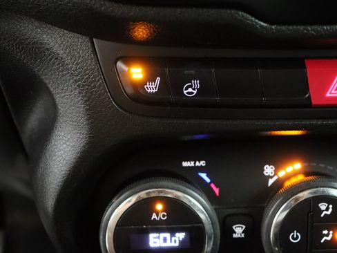 Used 2016 Jeep Renegade Limited FWD image 22