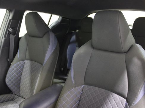 Used 2021 Toyota C-HR XLE image 5