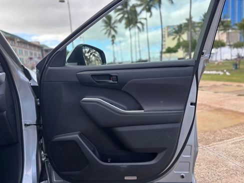 Used 2023 Toyota Highlander LE image 17