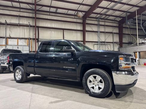 Used 2018 Chevrolet Silverado 1500 LT RWD image 3