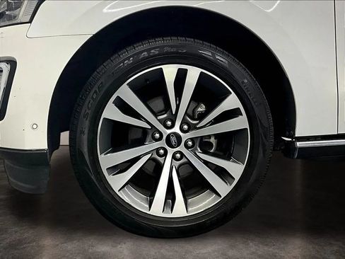 Used 2020 Ford Expedition Limited w/ Equipment Group 302A RWD image 34