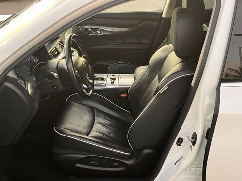 Certified 2019 INFINITI Q70 Luxe image 7