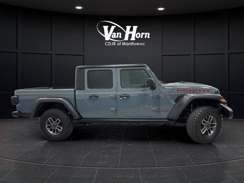 Used 2024 Jeep Gladiator Mojave w/ Technology Group AWD/4WD image 8