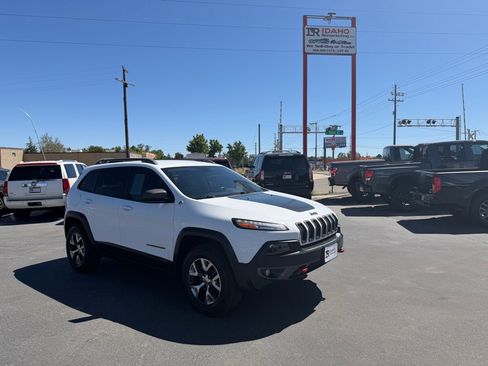 Used 2015 Jeep Cherokee Trailhawk w/ Comfort/Convenience Group AWD/4WD image 1