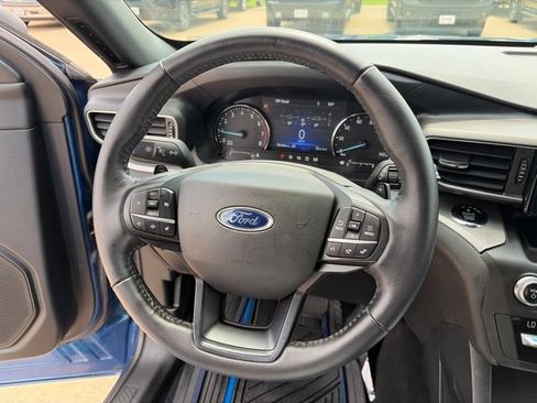 Used 2020 Ford Explorer XLT w/ Equipment Group 202A AWD/4WD image 16