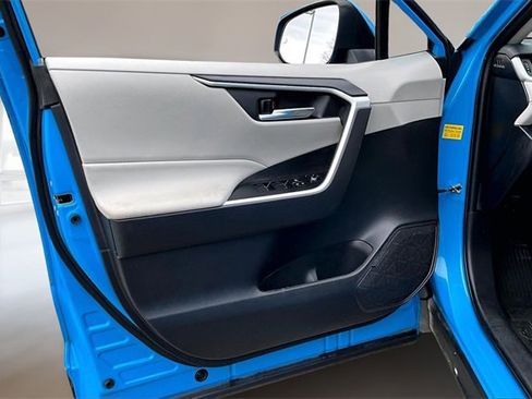 Used 2021 Toyota RAV4 XLE Premium image 17