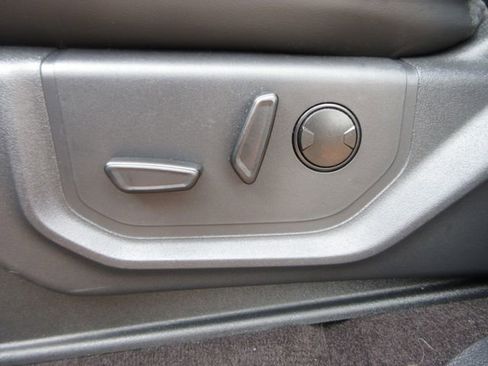 Certified 2023 Ford Expedition XLT image 12