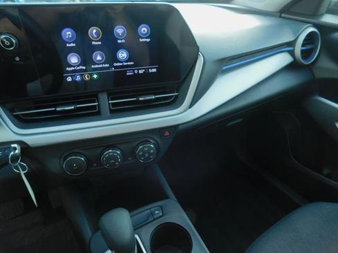 Used 2024 Chevrolet Trax LS w/ LS Convenience Package image 15