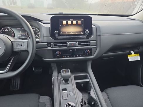 Used 2025 Nissan Pathfinder S image 19