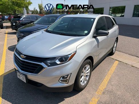 Used 2021 Chevrolet Equinox LS w/ LS Convenience Package FWD image 2