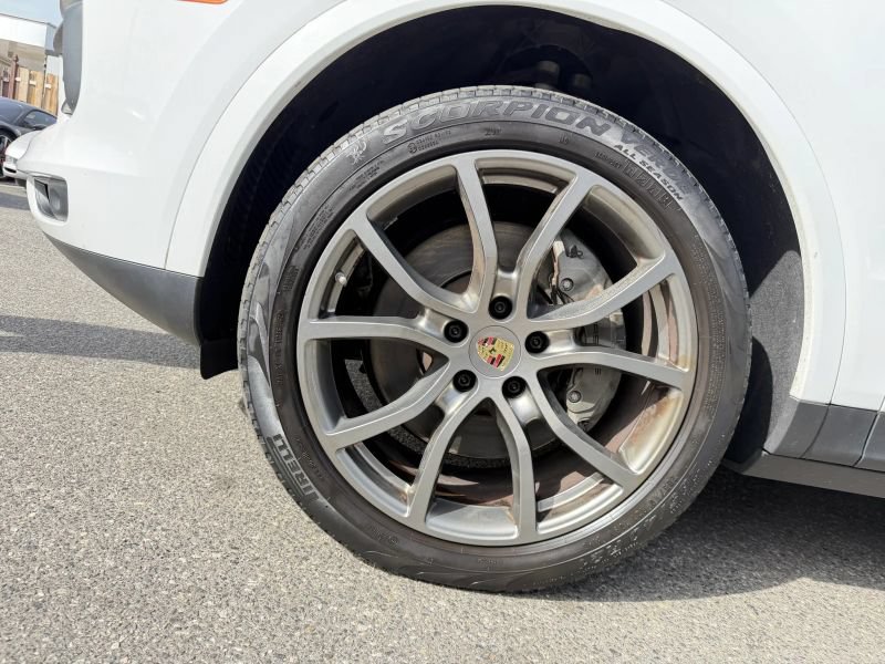 Used 2019 Porsche Cayenne S AWD/4WD image 39