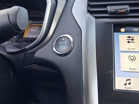 Used 2019 Ford Fusion SE FWD image 21
