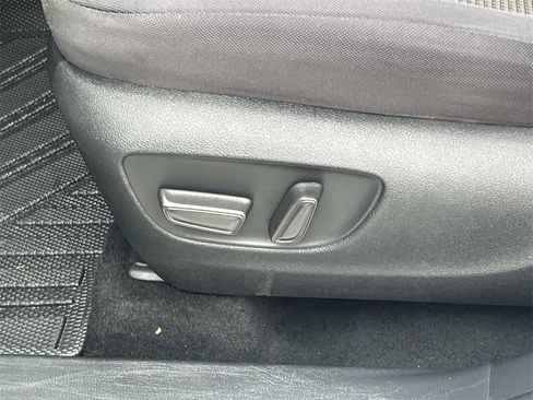 Used 2023 Toyota Highlander LE image 11