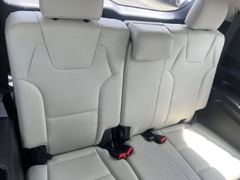 Used 2023 Kia Telluride EX w/ EX Captain's Chair Package FWD image 10