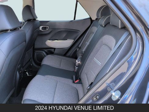 Used 2024 Hyundai Venue Limited image 15