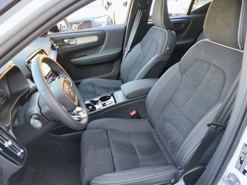 New 2026 Volvo XC40 B5 Ultra w/ Climate Package AWD/4WD image 18
