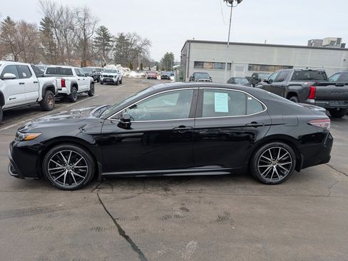 Used 2023 Toyota Camry SE w/ Cold Weather Package image 3
