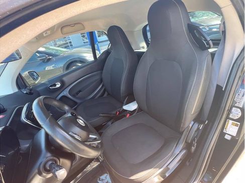 Used 2016 smart fortwo pure RWD image 8