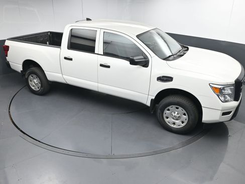 Used 2022 Nissan Titan S image 34