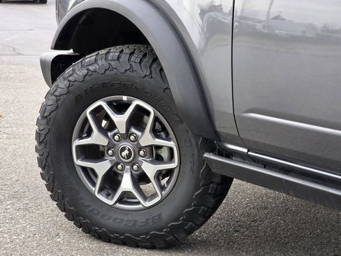 Used 2025 Ford Bronco Badlands image 6